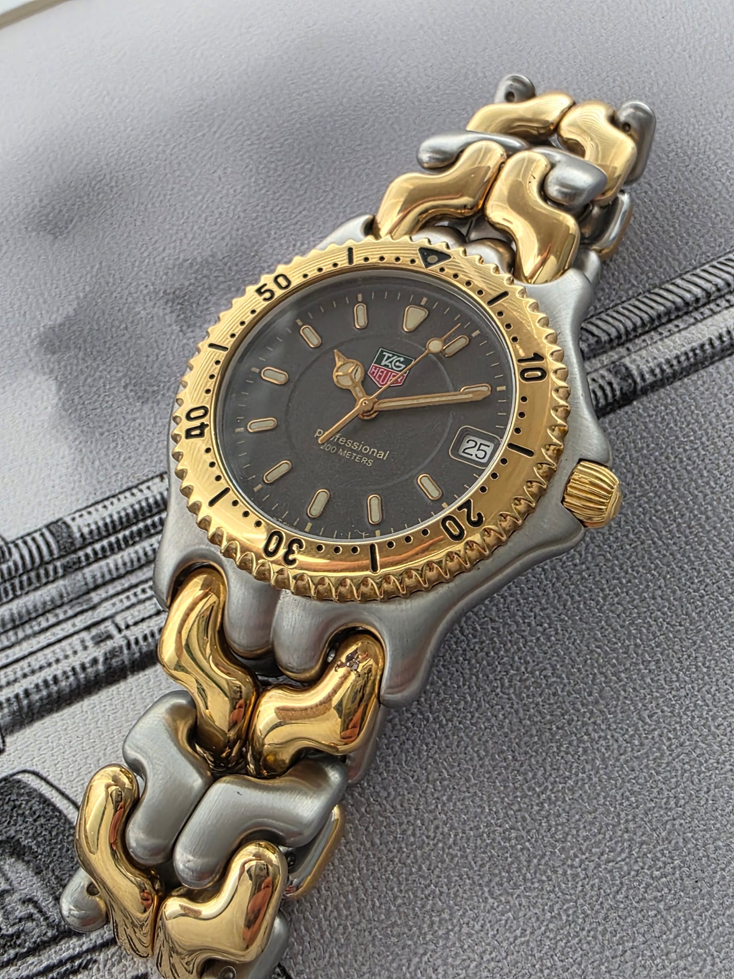 TAG Heuer Professional 2000 Series WG1120-0